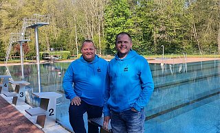 Das Freibad-Team in Blomberg um Schwimmmeistergehilfe DennisKrüger (links) und Jörg Mengedoht (Teamleiter Bäder) freut sich auf den Sommer unddie neue Saison. - BVB Das Freibad-Team in Blomberg um Schwimmmeistergehilfe DennisKrüger (links) und Jörg Mengedoht (Teamleiter Bäder) freut sich auf den Sommer unddie neue Saison. - BVB