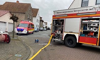 Die Feuerwehr im Einsatz am Lehmbrink. - Feuerwehr Blomberg