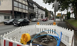 Auch an der Rintelner Straße in Hohenhausen warten Glasfaserkabel darauf, verlegt zu werden. - Tamina-Shirin Marten Auch an der Rintelner Straße in Hohenhausen warten Glasfaserkabel darauf, verlegt zu werden. - Tamina-Shirin Marten