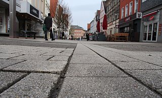 Die Lange Straße wird ab Sommer auf dem Abschnitt zwischen dem Überweg Exter-/Krumme Straße und dem Marktplatz zur Baustelle. Dann geht es an die Kanäle und Versorgungsleitungen im Untergrund, bevor neues Pflaster verlegt wird. - Jana Beckmann Die Lange Straße wird ab Sommer auf dem Abschnitt zwischen dem Überweg Exter-/Krumme Straße und dem Marktplatz zur Baustelle. Dann geht es an die Kanäle und Versorgungsleitungen im Untergrund, bevor neues Pflaster verlegt wird. - Jana Beckmann