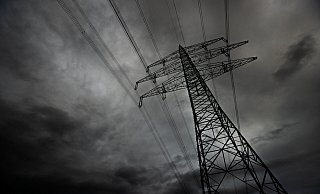 Düstere Aussichten - der Strom wird immer teurer. Die Kosten für die Netznutzung steigen. Die IHK hat die Preise verglichen und kommt zu dem Schluss, dass die Weettbewerbsfähigkeit der Unternehmen in Gefahr ist. - (c) Copyright 2022, dpa (www.dpa.de). Alle Rechte vorbehalten