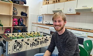 Seit November ist Robert Wiedemann Schulsozialarbeiter an den beiden Grundschulen und den Offenen Ganztags-Grundschulen in Schieder-Schwalenberg. Er ist, sagt er selbst, mehr der sportliche Typ. - Marianne Schwarzer Seit November ist Robert Wiedemann Schulsozialarbeiter an den beiden Grundschulen und den Offenen Ganztags-Grundschulen in Schieder-Schwalenberg. Er ist, sagt er selbst, mehr der sportliche Typ. - Marianne Schwarzer