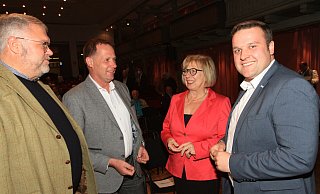 Der neue CDU-Kreisvorstand: Der Kalletaler Lars-Wilhelm Brakhage (rechts) mit seinen Stellvertretern Jan Wisomiersky (Detmold), Klaus Hansen (Lage) und Ursula Holstein (Lügde, von links) - Martin Hostert