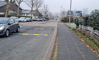 Die flachen Schwellen gehören zu den Maßnahmen, die kurzfristig den Verkehr verlangsamen sollten. Doch dabei wird es wohl nicht bleiben, stellt Bürgermeister Christoph Dolle in Aussicht. - Marianne Schwarzer
