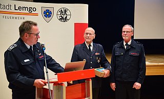 Lars-Uwe Brede (von links) verabschiedet Horst Gröne aus Sprecher der Eherenabteilung und begrüßt dessen Nachfolger Udo Ridderbusch. - Nicole Ellerbrake