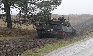 Bei der letzten Übung auf dem Truppenübungsplatz Senne rollten viele Panzer durch die Senne. - Dieter Asbrock