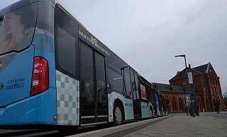 In der Debatte um kostengünstige Bustickets für Schüler gibt es Fortschritte. Die DetCon soll nun die Einführung neuer Tarife prüfen. - Sven Koch