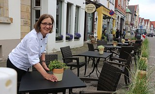Chefin Michaela Ober vom Restaurant "Stadtgeflüster" freut sich über den neuen "Biergarten". - Archivfoto: Janet König