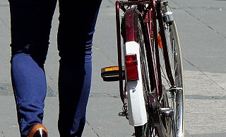 An der Hornschen Straße wurde eine Radfahrerin von ihrem Gefährt geschubst, nachdem sie mit einer Fußgängerin offenbar verbal aneinandergeraten war. - Symbolbild Pixabay An der Hornschen Straße wurde eine Radfahrerin von ihrem Gefährt geschubst, nachdem sie mit einer Fußgängerin offenbar verbal aneinandergeraten war. - Symbolbild Pixabay