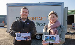 Tom Lachmann, Koordinator für Bürgerbeteiligung, und Elisa Henke-Bockschatz, Gesamtprojektleiterin "Smart Cities", sind zum Auftakt der Stadtkontakt mobil-Tour am 25. Januar in Hiddesen mit dabei und freuen sich auf den Dialog mit interessierten Bürgern. - Torben Gocke Tom Lachmann, Koordinator für Bürgerbeteiligung, und Elisa Henke-Bockschatz, Gesamtprojektleiterin "Smart Cities", sind zum Auftakt der Stadtkontakt mobil-Tour am 25. Januar in Hiddesen mit dabei und freuen sich auf den Dialog mit interessierten Bürgern. - Torben Gocke