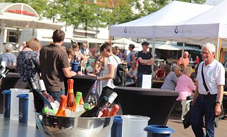 Den Abendmarkt auf dem Holter Kirchplatz führt die CDU bei ihrem Antrag als positives Beispiel an. Foto: Karin Prignitz - Karin Prignitz Den Abendmarkt auf dem Holter Kirchplatz führt die CDU bei ihrem Antrag als positives Beispiel an. Foto: Karin Prignitz - Karin Prignitz