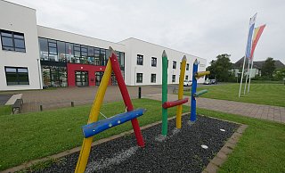 Die August-Hermann-Francke Grundschule in Detmold hat - wie alle Bekenntnisschulen im Kreis - eine lange Warteliste. Mehr als 150 Kinder müssen jährlich abgelehnt werden. - Jost Wolf