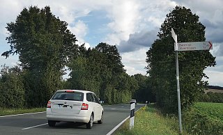 An der Hummerbrucher Straße zwischen Alverdissen und Extertal soll ein Geh- und Radweg gebaut werden. - Archivfoto: Sylvia Frevert