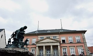 Der Rat muss nach nunmehr drei Fraktionsaustritten seine Fachausschüsse neu sortieren - dasselbe Verfahren wie nach einer Kommunawahl. Es verschieben sich Mehrheiten zu Lasten der CDU, die sich ärgert: "Der Wählerwille wird jetzt nicht mehr abgebildet." - Sven Koch