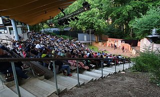 Volle Ränge auf der Freilichtbühne Bellenberg. - Freilichtbühne Bellenberg Volle Ränge auf der Freilichtbühne Bellenberg. - Freilichtbühne Bellenberg