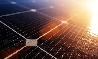 Weitere Dächer städtischer Gebäude sollen mit Photovoltaik-Anlagen ausgestattet werden. - Symbolbild: Pixabay