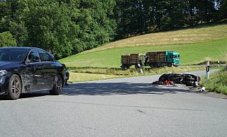 Zu einem schweren Verkehrsunfall kam es in dieser Kurve auf der Niedermeiner Straße am Dienstagnachmittag. - Freitag TV