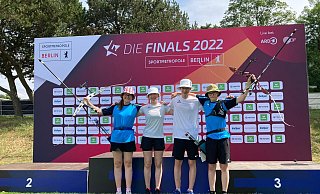 Lena Pelzer, Leonie Franke sowie Henrik und Tristan Wöbel (von links) haben in Berling gute Leistungen gezeigt. - Bogensportverein