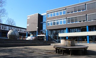 Das Stadtgymnasium wird zum Schuljahr 2023/24 zentrale Anlaufstelle für Lippe - für alle, die die EF wiederholen müssen oder mit dem Q-Vermerk von der Realschule auf das Gymnasium wechseln. - Jana Beckmann Das Stadtgymnasium wird zum Schuljahr 2023/24 zentrale Anlaufstelle für Lippe - für alle, die die EF wiederholen müssen oder mit dem Q-Vermerk von der Realschule auf das Gymnasium wechseln. - Jana Beckmann