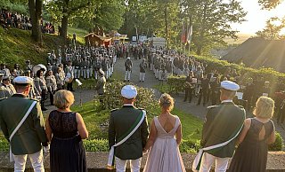Die Kranzniederlegung beim Schützenfest im vergangenen Jahr. - Schwalenberger Schützengesellschaft von 1576