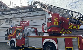 Ein Dachstuhlbrand in der Salzufler Innenstadt hat am Dienstagmorgen um 9.12 Uhr eine Meldung der Warnapp Nina ausgelöst. - Freitag TV Ein Dachstuhlbrand in der Salzufler Innenstadt hat am Dienstagmorgen um 9.12 Uhr eine Meldung der Warnapp Nina ausgelöst. - Freitag TV