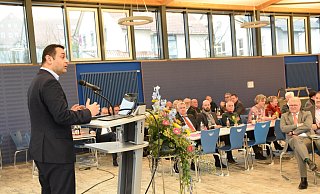 Der FDP-Generalsekretär auf Bundesebene, Bijan Djir-Sarai, ist Hauptredner beim 34. FDP-Neujahrsempfang in der Mensa der Heinz-Sielmann-Schule. - Karin Prignitz