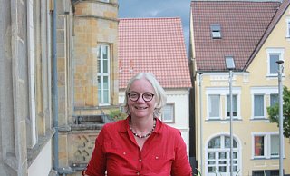 Diana Ammer (Die Linke) glaubt, dass die Bildung und Besetzung der Ausschüsse des Rates nicht gemäß der Gemeindeordnung erfolgt ist. - Diana Ammer Diana Ammer (Die Linke) glaubt, dass die Bildung und Besetzung der Ausschüsse des Rates nicht gemäß der Gemeindeordnung erfolgt ist. - Diana Ammer