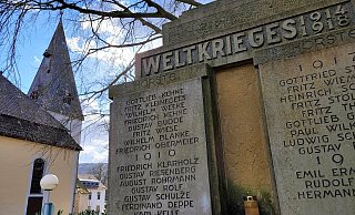 Das Ehrenmal in Stapelage dokumentiert ein Stück Ortsgeschichte. - Archivfoto: Astrid Sewing