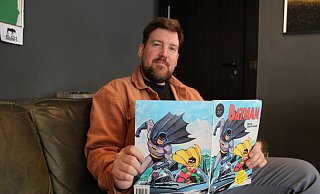 Marcel Fricke ist Ansprechpartner im Laden "Rümpelgold". Seltene Objekte, wie ein Batman-Malbuch aus den späten 80er-Jahren, sind dort zu finden. - Nico Düllmann Marcel Fricke ist Ansprechpartner im Laden "Rümpelgold". Seltene Objekte, wie ein Batman-Malbuch aus den späten 80er-Jahren, sind dort zu finden. - Nico Düllmann