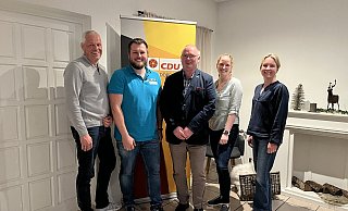 Der Vorstand der Dörentruper CDU mit Kassenwart Martin Corbach (von links), dem Mitgliederbeauftragten Sören Goldkuhle, dem Vorsitzenden Jens Sommer, Schriftführerin Laura Fornefeld und der stellvertretenden Vorsitzenden Mareike Ehlert. - CDU Dörentrup
