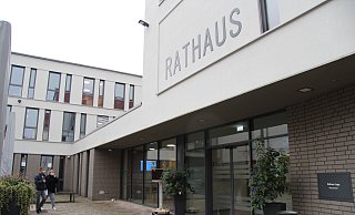 Haushaltskonsolidierungen sind seit langem Thema im Rathaus Lage. Die Koalition aus CDU, Grünen und FDP unterstützt die von der Verwaltung vorgestellten Maßnahmen. - Nadine Uphoff