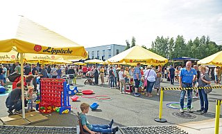 Für die Kinder ist am Bahnhof ein XXL-Spieleparcours aufgebaut worden. - Nicole Ellerbrake Für die Kinder ist am Bahnhof ein XXL-Spieleparcours aufgebaut worden. - Nicole Ellerbrake