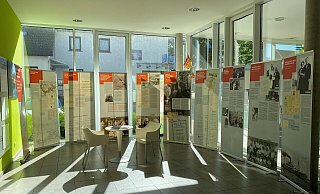 Der erste Ausstellungsteil „Die Hochfelds und ihre Verwandten. Jüdische Familiengeschichten aus Nordlippe vom späten 18. bis ins 20. Jahrhundert“ kann bis zum 2. September im Foyer des Rathauses Extertal in Bösingfeld angeschaut werden. - Kulturstellwerk Nordlippe