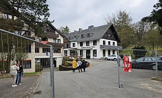 In der Notunterkunft ist einiges in Bewegung. Unter anderem gibt es einige Projekte, die von Ehrenamtlichen in Zusammenarbeit mit den Maltesern aufgebaut werden. - Astrid Sewing