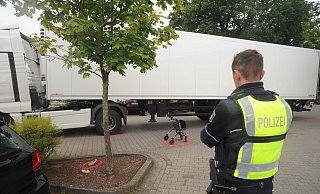 Die Polizei ermittelt nach dem tödlichen Verkehrsunfall auf dem Combi-Parkplatz in Rahden. - Joern Spreen-Ledebur Die Polizei ermittelt nach dem tödlichen Verkehrsunfall auf dem Combi-Parkplatz in Rahden. - Joern Spreen-Ledebur