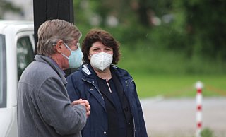 Auf dem Foto: Vorsitzender TuS Kachtenhausen Bernhard Engelke, Landtagsabgeordnete Ellen Stock - Ellen Stock Auf dem Foto: Vorsitzender TuS Kachtenhausen Bernhard Engelke, Landtagsabgeordnete Ellen Stock - Ellen Stock