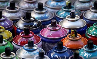 Mit Sprühlack ist ein 16-Jähriger in Lage auf frischer Tat ertappt worden. - Pixabay/ Susanne Jutzeler Mit Sprühlack ist ein 16-Jähriger in Lage auf frischer Tat ertappt worden. - Pixabay/ Susanne Jutzeler