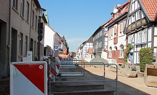 An der Schuhstraße erneuern die Stadtwerke die veralteten Versorungsleitungen, bevor die Straße umgestaltet wird. Auch Fernwärme-Leitungen werden dabei verlegt. - Katrin Kantelberg