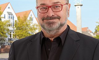 Der ehemalige SPD-Fraktionschef Eduard Böger wehrt sich gegen Aussagen, die Stadt habe in der Vergangenheit nicht genügend in ihre Infrastruktur investiert. - SPD Bad Salzuflen Der ehemalige SPD-Fraktionschef Eduard Böger wehrt sich gegen Aussagen, die Stadt habe in der Vergangenheit nicht genügend in ihre Infrastruktur investiert. - SPD Bad Salzuflen