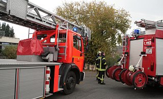 Die Extertaler Feuerwehr bei einem Einsatz. Die Löschzüge Almena und Laßbruch bekommen künftig ein gemeinsames Gerätehaus. - Archivfoto: Sylvia Frevert