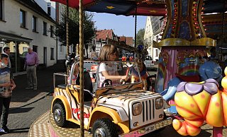 Über zahlende Gäste konnten sich auch die Betreiber des Kinderkarussells freuen. - Hajo Gärtner Über zahlende Gäste konnten sich auch die Betreiber des Kinderkarussells freuen. - Hajo Gärtner
