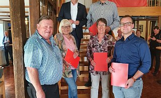 Ausgezeichnet: (von links) Wilfried Gerkensmeier, Christel Potthast, Mario Hecker, Uwe Görtler, Monika Gerkensmeier und Timo Engelhardt. - SPD