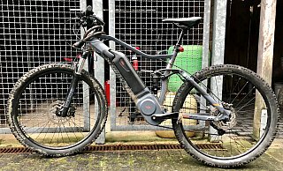 Die Polizei hat ein E-Bike sichergestellt. Es wurde in Unternienhagen im Straßengraben gefunden und stammt vermutlich aus einem Diebstahl. Die Polizei bittet den rechtmäßigen Eigentümer, sich zu melden. - Polizei Lippe