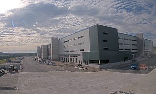 Aus Blickrichtung Wöbbel sieht der Amazon-Bau im Industriepark Lippe schon recht fortgeschritten aus. Aus Blickrichtung Belle ist der Rohbau noch nicht vollendet. - Bremer Bau Aus Blickrichtung Wöbbel sieht der Amazon-Bau im Industriepark Lippe schon recht fortgeschritten aus. Aus Blickrichtung Belle ist der Rohbau noch nicht vollendet. - Bremer Bau