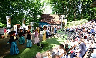 Viel los auf der Freilichtbühne: "Cinderella" hat Premiere gefeiert. - Nicole Ellerbrake Viel los auf der Freilichtbühne: "Cinderella" hat Premiere gefeiert. - Nicole Ellerbrake