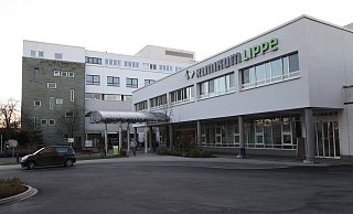 Am Standort Lemgo des Klinikums Lippe soll ein Mann vier betagte Patientinnen in ihren Betten unsittlich angefasst haben. Wegen der sexuellen Übergriffe steht eine männliche Reinigungskraft Mitte Oktober vor Gericht. - Bernhard Preuss