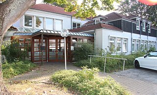 Das Dorfgemeinschaftshaus Hagen gehörte vormals der Kirche und diente als Gemeindehaus, bevor die Stadt es kaufte und für Flüchtlinge nutzbar machte. Foto: Cordula Gröne - Archivfoto: Cordula Gröne Das Dorfgemeinschaftshaus Hagen gehörte vormals der Kirche und diente als Gemeindehaus, bevor die Stadt es kaufte und für Flüchtlinge nutzbar machte. Foto: Cordula Gröne - Archivfoto: Cordula Gröne