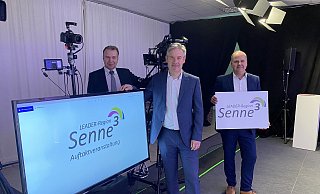 Mit ihren drei Kommunen möchten die Bürgermeister (v. l.) Ulrich Lange (Bad Lippspringe), Michael Berens (Hövelhof) und Marcus Püster (Schlangen) eine gelungene Bewerbung abliefern, damit die Senne zur Förderregion wird. - Stadt Bad Lippspringe Mit ihren drei Kommunen möchten die Bürgermeister (v. l.) Ulrich Lange (Bad Lippspringe), Michael Berens (Hövelhof) und Marcus Püster (Schlangen) eine gelungene Bewerbung abliefern, damit die Senne zur Förderregion wird. - Stadt Bad Lippspringe