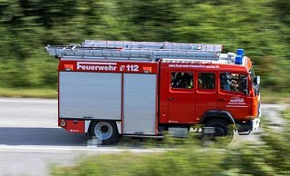 Der Roller ist vermutlich gestohlen worden und entzündete sich dann aufgrund eines technischen Defekts. - Symbolbild: Jens Buttner/dpa