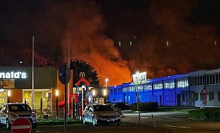 Der Feuerschein war von Weitem zu sehen. - Freitag TV